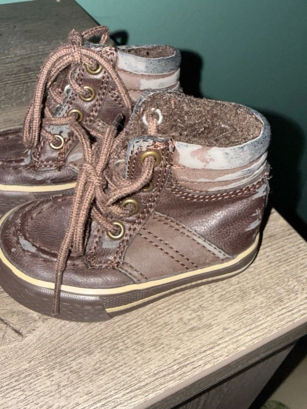 The Children’s place baby boots - size 4